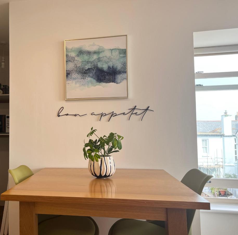 Apres Beach Apartment Sleeps 4 เพนแซนซ์ ภายนอก รูปภาพ
