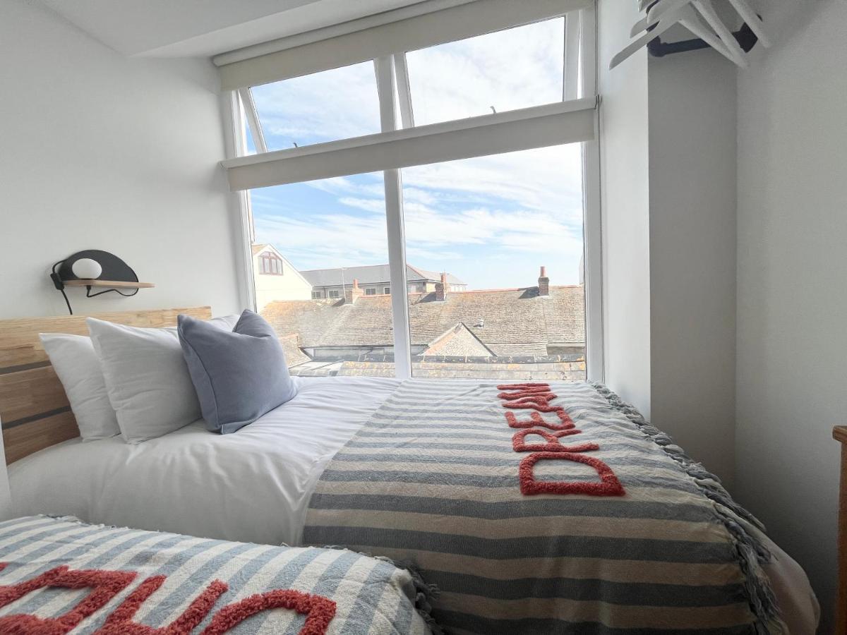 Apres Beach Apartment Sleeps 4 เพนแซนซ์ ภายนอก รูปภาพ