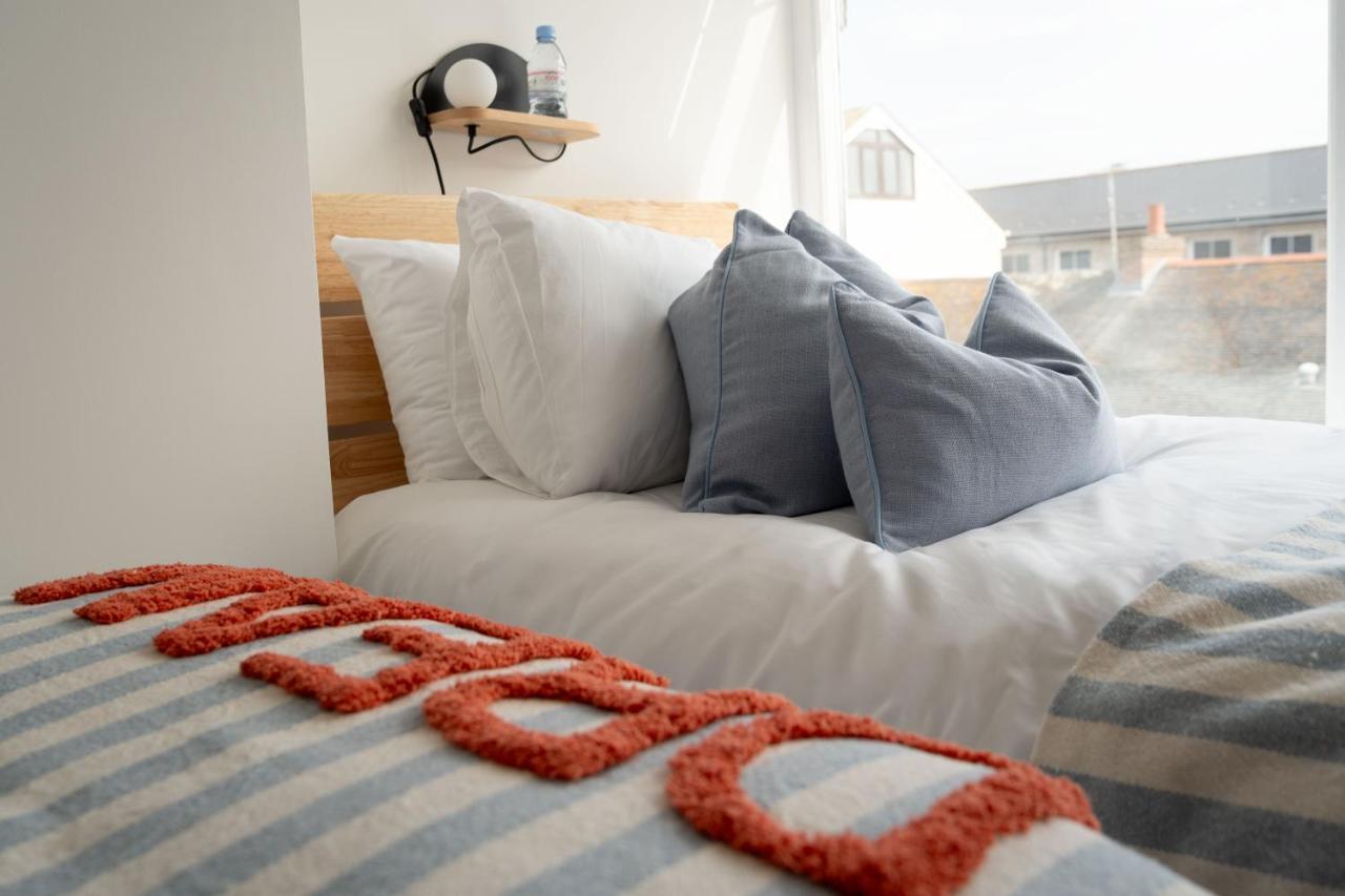 Apres Beach Apartment Sleeps 4 เพนแซนซ์ ภายนอก รูปภาพ